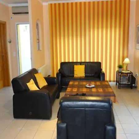 Petra Villa Pego